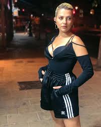 Lidia buble lacătul și femeia versuri lyrics 2019. Lidia Buble Facebook