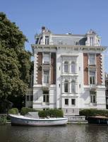 Hifi staat voor high fidelity, hieronder verstaat hifi.nl de hoge natuurgetrouwheid van audio en video componenten en sets. Reni Van Maren