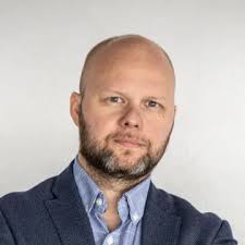 Ruth flytter til Hamarøy for å føle på arven etter faren: