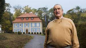 Karel schwarzenberg popisoval své působení za komunismu, českou národní povahu a také se karel schwarzenberg se narodil roku 1937. Vecny Soud O Dedictvi Schwarzenbergu Stat Zatim Rodine Vratil Jen Hrobku Idnes Cz