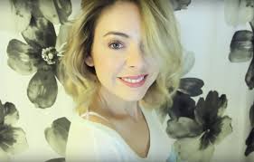 A few tips to style short hair. Video Short Hair Styling Tips With Nikki Phillipi