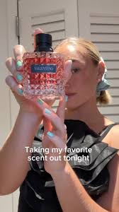 took my new favorite scent for a spin! chic elegance in a bottle 🥀,  @valentino.beauty @sephora #giftedbyvalentinobeauty #fragrance  #donnaborninroma