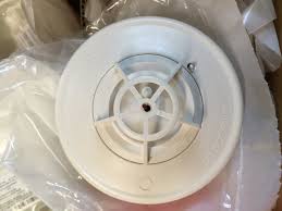 It is ideal for hard to wire locations and applications that require more than smoke detection. Simplex 4098 9615 Rate Of Rise Fixed Temperature Heat Detector Buy Online In Bosnia And Herzegovina At Bosnia Desertcart Com Productid 89292832
