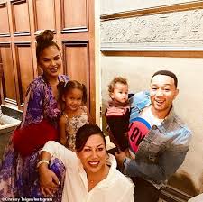 Granit xhaka menjadi pemain termahal ketiga sepanjang sejarah arsenal. Chrissy Teigen Ist Froh Hilfe Zu Hause Einschliesslich Mom Vilailuck Inmitten Covid 19 Pandemie Aktuelle Boulevard Nachrichten Und Fotogalerien Zu Stars Sternchen
