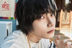 Oh shit guys here we go with Stray Kids HOP promo images💀💕