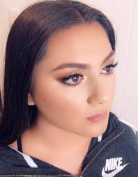 Soft and elegant makeup for grads