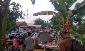 Mahallul qiyam menyentuh hati milad majlis sh. Pilih Jalur Sungai 500 Klotok Dan Longboat Jemaah Haul Dari Batola Dan Kalteng Merapat Di Martapura Kanal Kalimantan