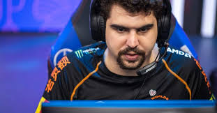 Belgische profgamer Gabriël Rau: '50 uur voor een scherm zitten: is dat wel  gezond?'