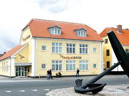 De har 15 afdelinger i jylland. Vestjysk Bank Thyboron Din Bank I Thyboron