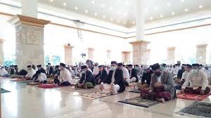 Iniziando con dei rolle' di melanzane e formaggio fresco di capra e continuando con del pollo grigliato su di un letto di riso al rosmarino ed un pollo.più. 447m2danhyxn M