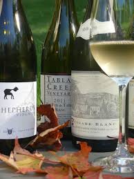 Best White Wines For Fall Cuisine Wine Pairing Tablas Creek Vineyard Wine Bucket Wine White Wine