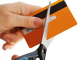 Cada vez más personas en México cancelan sus tarjetas de crédito por una sencilla razón: no quieren más deudas