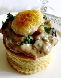 Bouch E La Reine French Puff Pastry Filled With Chicken Morel Mushrooms Onions White Wine And A Thyme Scented Bechamel Sauce Recipes Food Yummy Food