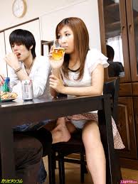 JavTube Hitomi Ookubo 大久保ひとみ 友達の彼女をテーブルの下で悪戯したら… Caribbeancom 110512-175