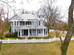 Pin By Gidget Hudson On Staket In 2020 Victorian Homes Yazoo City Old House Dreams