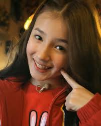 Thiên thần lai xinh nhất Hàn Quốc" 16 tuổi đã đẹp như mơ