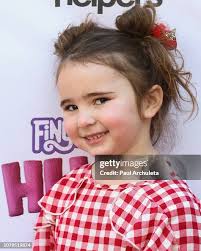 Actress Madison Friedman attends the "Project Hollywood Helpers"... News  Photo