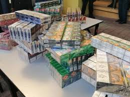 Rendahnya harga rokok dan praktik penjualan rokok eceran diduga menjadi penyebab tingginya konsumsi rokok di indonesia. Kastam Bongkar Sindiket Rokok Guna Setem Palsu