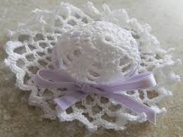 I mini cappellini a mini cappellini a uncinetto per sacchettini: Bomboniere Comunione Fai Da Te Tante Idee Originali Passione Mamma