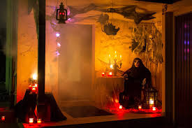 Decorating a cubicle or entire office is an opportunity for everyone to get creative. How To Throw An Adult Halloween Party King Halloween