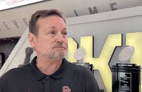 Former Oklahoma Coach Bob Stoops Picks Tennessee-Oklahoma
