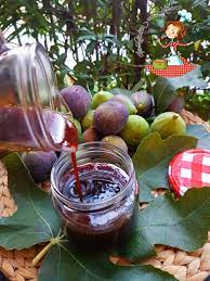 In molti di questi paesi, i fichi d'india sono diventati infestanti tanto da invadere milioni di ettari e da richiedere gran quantità di diserbanti per contenerne l'invadenza; Miele Di Fichi O Melassa Di Calabria In Cucina Con Mire