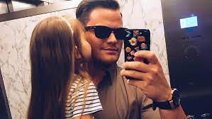 Check spelling or type a new query. Kim Gloss Und Rocco Stark Streit Um Fotos Von Tochter Amelia