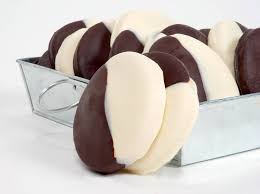 Black And White Cookies Nyc Recipe Black And White Cookies Are My Thing Black White Cookies Black White Cookie Recipe White Cookie Recipe