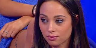 Uomini e Donne, puntata 28 settembre 2016, tutti contro Annunziata: è lì  per le telecamere?