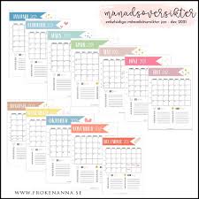Översiktlig årskalender för 2021, datumen visas per månad inklusive veckonummer. Kalender 2021 Enkelsidig Skolmaterial Froken Anna