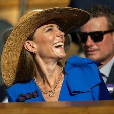 Kate Middleton a Wimbledon con George e Charlotte incorona il vincitore,  Jannik Sinner: «Come famiglia giochiamo molto a tennis»