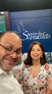 ¿Ya te suscribiste a nuestro canal de YouTube? ▶️ Siguiendo Sus Huellas, .,  Nuestra conductora @vivianuceta usa los servicios de @esthersalonrd, la  ropa de @albacollectionrd con los accesorios de ...