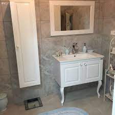 hem sicak hem sik nevin hanimin canli evinden ev gezmesi banyo ic dekorasyonu rustik banyolar banyo lavabo dolaplari