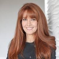 Lisa Mueller's Instagram, Twitter & Facebook