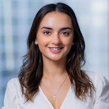 Sara Barry's Instagram, Twitter & Facebook