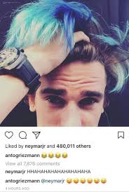 Antoine griezmann is killing it in 2021. Neymar Laughs At Antoine Griezmann S New Whacky Hairstyle With Blue Highlights