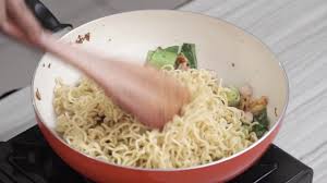 Mie instan, mie sedap goreng, telur cara membuat. Cara Memasak Mie Goreng Bamboe Mie Goreng Youtube