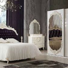 Karyola, dolap, komodin, şifonyer ve birçok parçayı içerisinde normal kapaklı veya sürgülü olmak üzere iki alternatifi birçok modelde bulabileceksiniz. Yatak Odasi Takimlari Engin Mobilya Rize