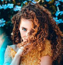 Pin By Marcia Silva On Photos Alone Curly Hair Styles Beauty Portrait Photography Poses