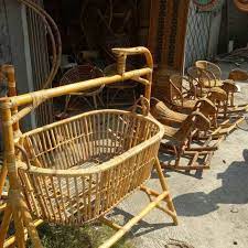 Dudukan terbuat dari bahan yang kuat dan nyaman untuk bayi. 9 Rekomendasi Ayunan Bayi Baby Bouncer Terbaik Bukareview