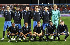 De kwalificatie verliep voor engeland vrij soepel aangezien het team met een zes punten voorsprong. Fifa Verbiedt Klaprozen Op Shirts Sport Ed Nl
