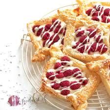Himbeeren Blaetterteig Plunder Jogurt Joghurt Knusprig Einfach Liv Lecker Sommer Gebaeck Stuec Blatterteig Rezepte Suss Blatterteig Suss Plundergeback