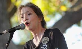 Progressive singer/songwriter who straddles the boundary between folk and country music, with occasional nods toward mainstream rock. Enaiaecjcmguom