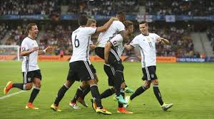 >> pour revivre le live classique, c'est ici, pour le live façon lab euro, c'est en dessous. Video Euro 2016 Allemagne Ukraine 2 0 La Mannschaft S En Contentera