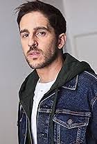 Eric Santa's Instagram, Twitter & Facebook