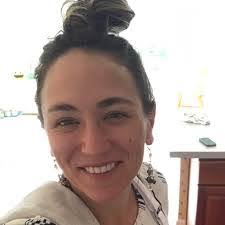 Leigh Comas's Instagram, Twitter & Facebook