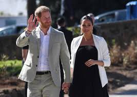 14 z rojstvom povezanih kraljevih pravil, ki naj bi jih upoštevala Meghan  in Harry
