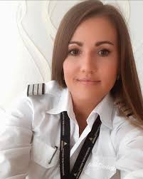 Cockpit Beauties On Instagram Pilot Lesley Repost Pilot Pilotlife Cockpitcrew Aviationwomen Pilotlifes Flight Crew Beauty Cockpit