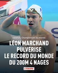 Léon Marchand a explosé le record du monde du 200 m 4 nages (1'52"69),  effaçant la marque de Ryan Lochte qui datait de 2011 (1'54"00). Il détient  désormais les deux records du