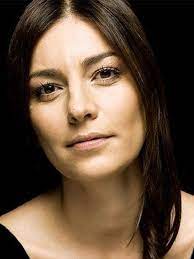 The incredible story of zehra, starting at the home of the poor and enthusiastic family in germany, and continuing with a rich family of istanbul with secrets and a terrible crime. Seda Akman